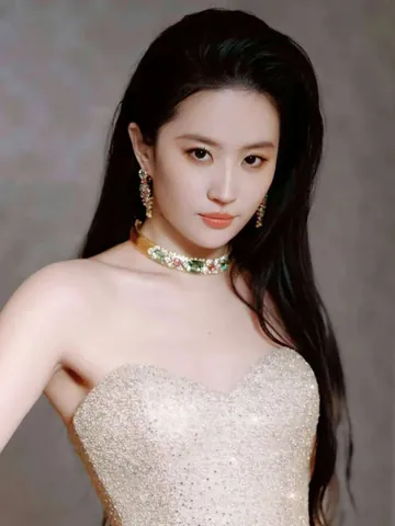 Crystal Liu (Liu Yifei)