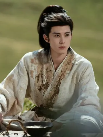 Dylan Wang (Wang Hedi) as Song Qianji