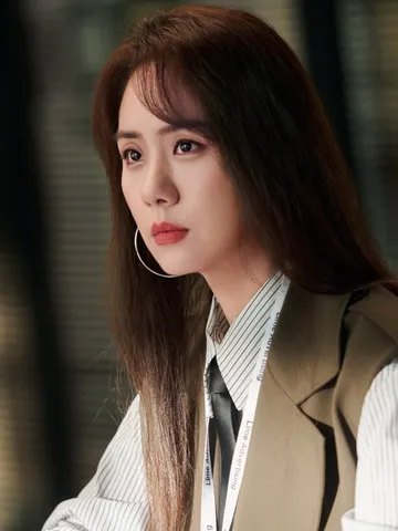 Zhang Yezi as Lu Mi (Lumi)